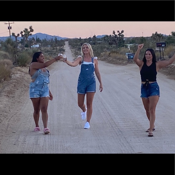 Meet your Posher, Rachel - Picture 2 of 2